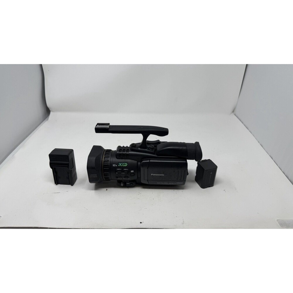Panasonic AG-DVC30P 3CCD Mini-DV Camcorder 105Hrs - Working!